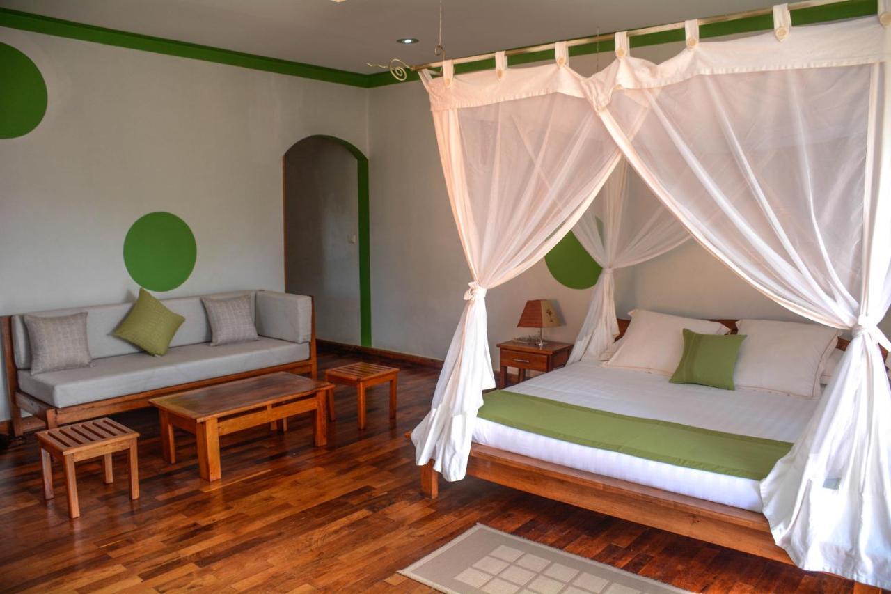 Andasibe Cyperus Hotel Moramanga ภายนอก รูปภาพ